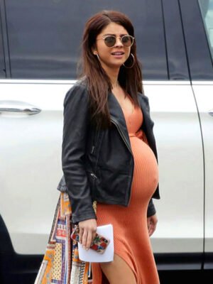 Modern Family Sarah Hyland Black Jacket